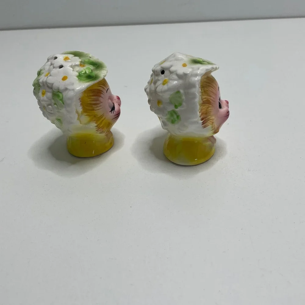 Vintage Enesco Miss Priss Winking Cat Salt Pepper Shakers Yellow Kitschy 1950s